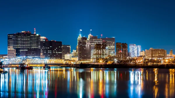 Newark, Nj stadsbilden genom natten — Stockfoto