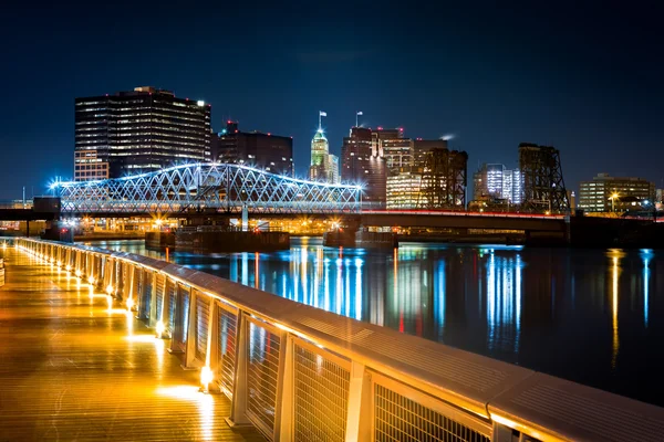 Newark, Nueva Jersey paisaje urbano por la noche —  Fotos de Stock