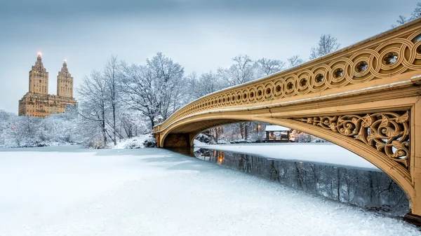 Bow Bridge i Central Park, New York — Stockfoto