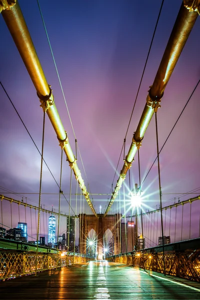 Brooklyn Bridge und die Skyline von Manhattan — Stockfoto