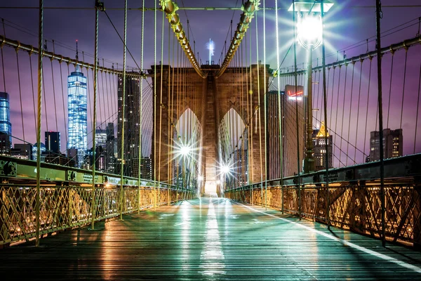 Brooklyn Bridge and the Manhattan skyline — Stock Photo, Image