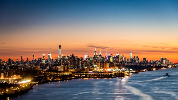 Paisaje urbano de Nueva York al atardecer — Foto de Stock