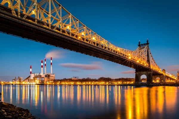 Jembatan Queensboro dan stasiun Ravenswood — Stok Foto