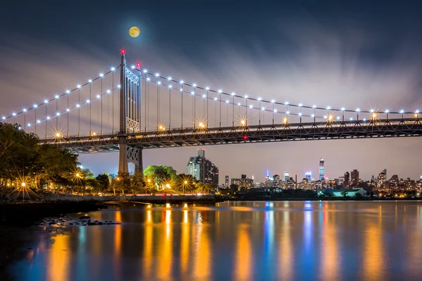 Γέφυρα Triboro τή νύχτα στην Αστόρια — Φωτογραφία Αρχείου