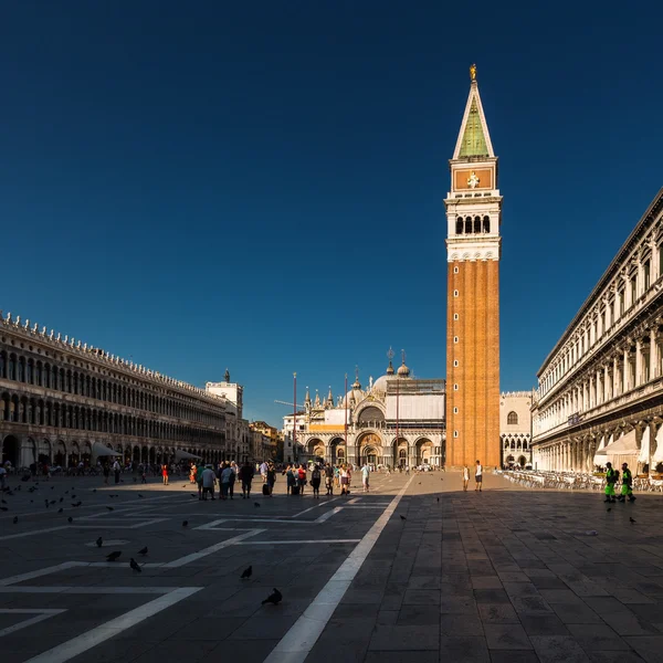 Torget San Marco och Campanile tower — Stockfoto