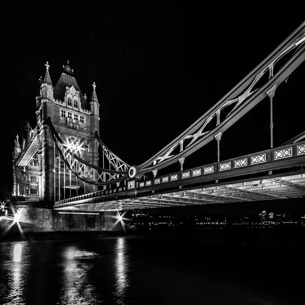 Tower bridge v černé a bílé — Stock fotografie