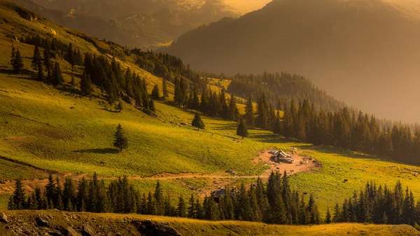 Альпійські кошару в горах Паранго — стокове фото