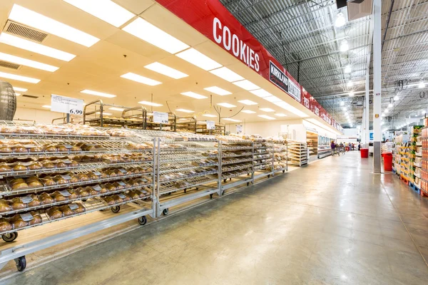 Lorong toko roti di toko Costco — Stok Foto