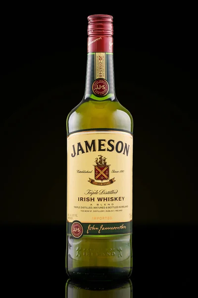 Jameson のアイルランドのウイスキーのボトル. — ストック写真