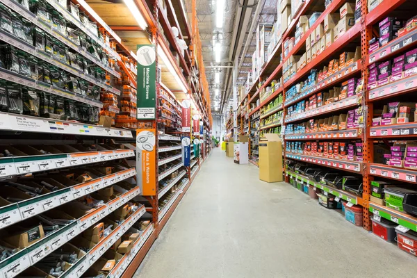 Διάδρομο σε ένα κατάστημα υλικού Home Depot — Φωτογραφία Αρχείου