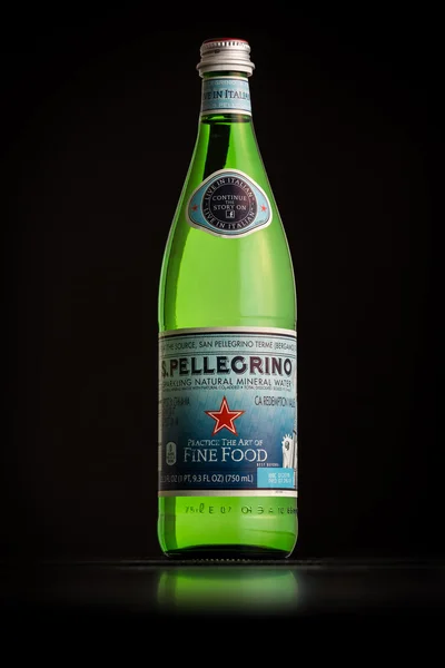 Botella de San Pellegrino — Foto de Stock