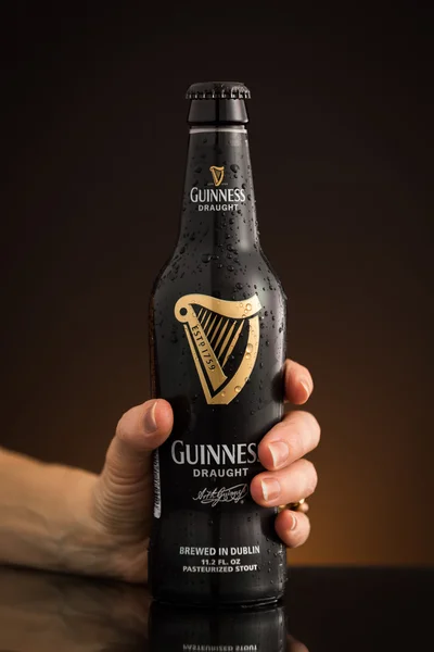 Draught Guinness bottle — ストック写真