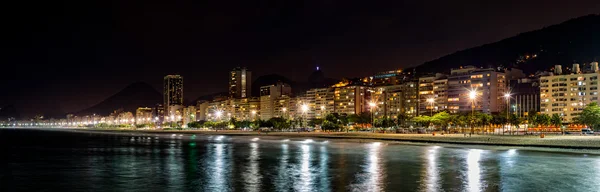 Copacabana Strandpanorama bei Nacht — Stockfoto