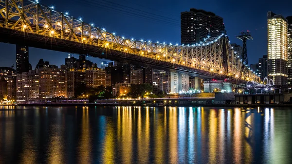 Ед Кох Квінсборо мосту в сутінках — стокове фото