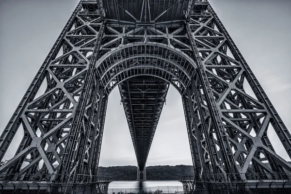 Sob a ponte George Washington — Fotografia de Stock