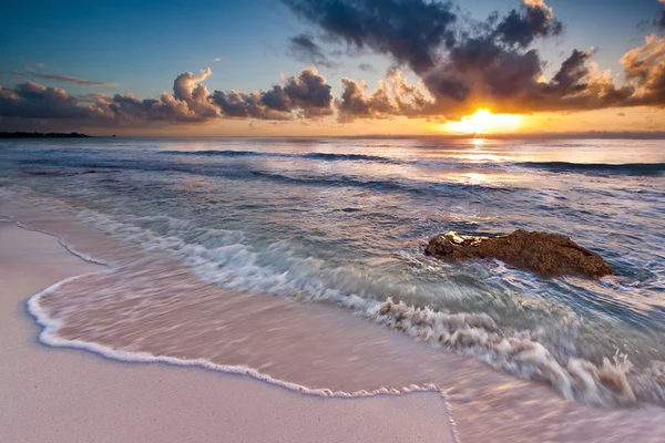 Sonnenaufgang in Riviera Maya, Mexiko — Stockfoto