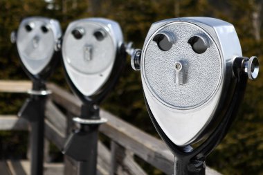 Coin operated binoculars clipart