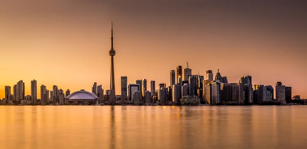 Toronto panorama bij zonsondergang — Stockfoto