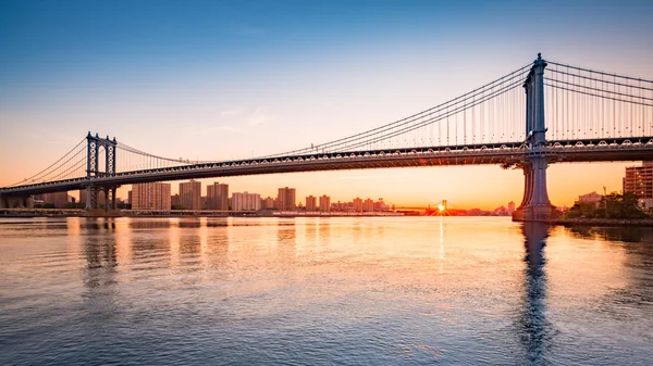 Manhattan Bridge bei Sonnenaufgang — Stockfoto