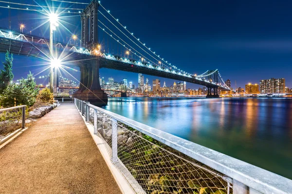 Manhattan Bridge per nacht — Stockfoto