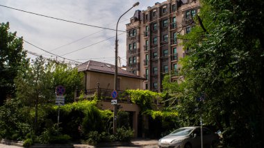         Rostov-on-Don şehrinde sokaklar, evler, ilçeler, binalar, yapılar