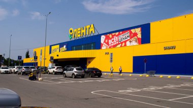 Sholokhova 'daki Lenta alışveriş merkezi, Rostov-on-Don' un merkezinde bir hipermarket..