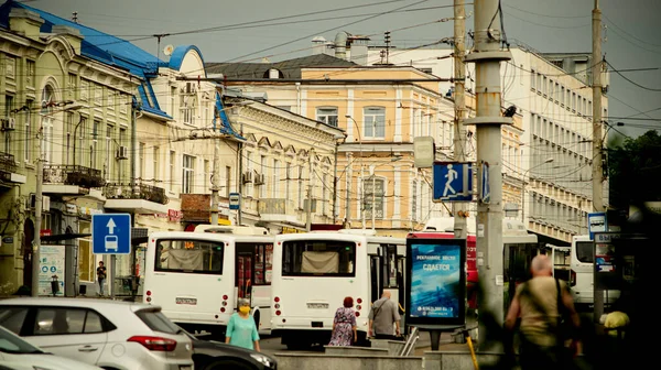 Rostov Don Πρωί Πλατεία Karl Marx Λεωφορεία Είναι Στάσεις Άνθρωποι — Φωτογραφία Αρχείου