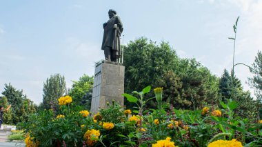 Parklar ve meydanlar, eğlence yerleri.
