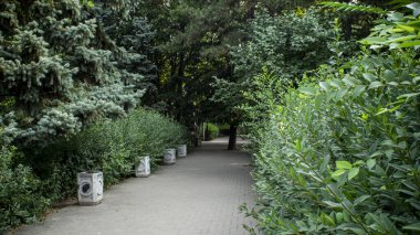 Parklar ve meydanlar, eğlence yerleri.