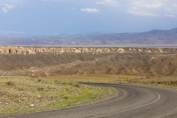 The road in the mountains — Stock Photo, Image