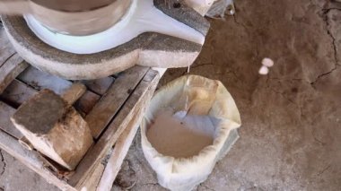 El-torna edilmemiş millstone sırılsıklam pirinç unu yapmak için kullanılan üst görünüm