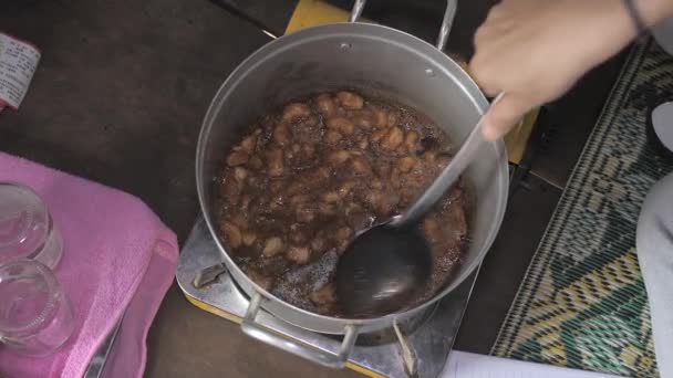 Aduk Pisang Buah Dalam Panci Untuk Membuat Selai Close — Stok Video