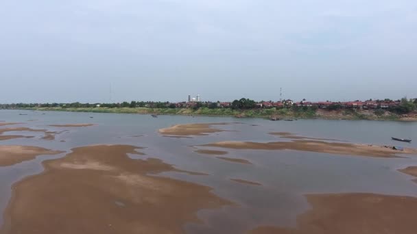 Low Flying Sandbanks Dry Season Mosque Background — Stock Video