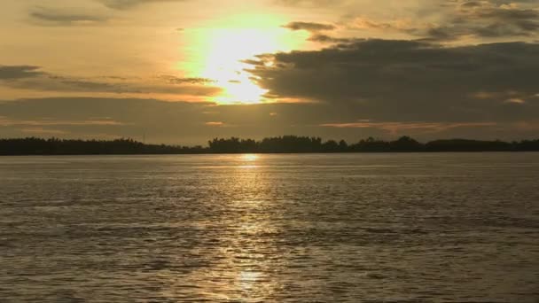 Nascer Sol Nublado Sobre Rio Mekong — Vídeo de Stock