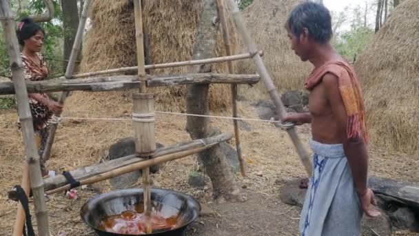 Palmiye Şekeri Yapıyorum Tahtadan Yapılan Tür Bir Çalkantı Palmiye Şekerini — Stok video