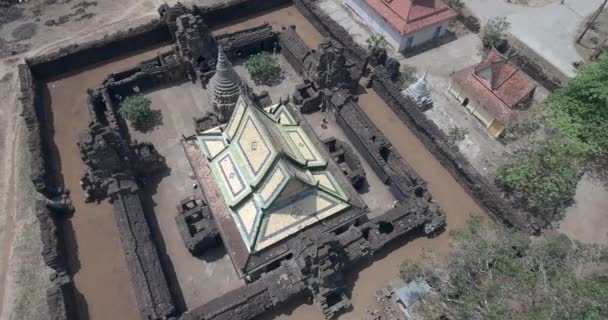 Titling Drone Shot Old Temple Made Sandstone Laterite Built Long — Stock Video