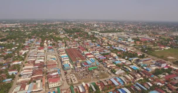 Zdjęcia Lotnicze Miasta Battambang Lot Kierunku Starego Francuskiego Rynku Kolonialnego — Wideo stockowe