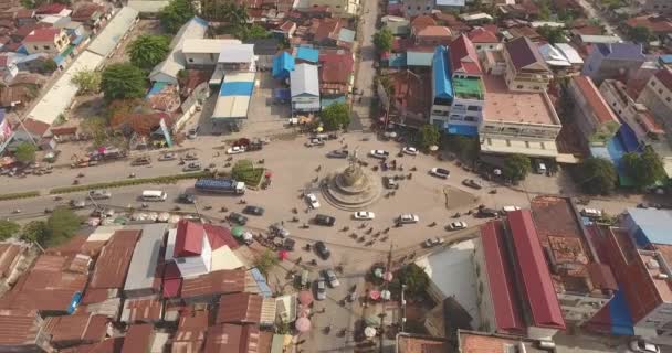 Disparo Dron Giratorio Estatua Shiva Rotonda Tráfico — Vídeo de stock