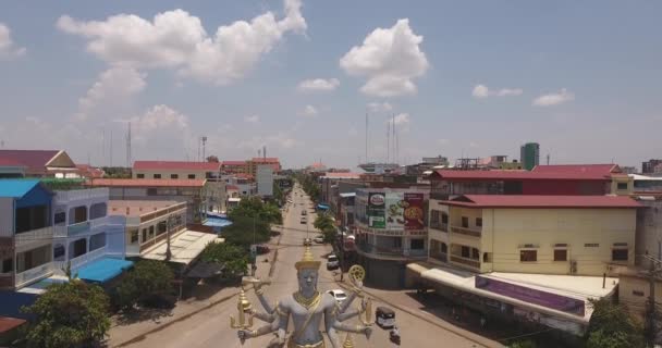 Drone Disparo Una Estatua Shiva Rotonda — Vídeos de Stock