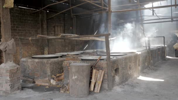 Phnom Penh Kambodzsa 2021 Forrásban Lévő Szójatej Rézedényekben Bőr Tofu — Stock videók