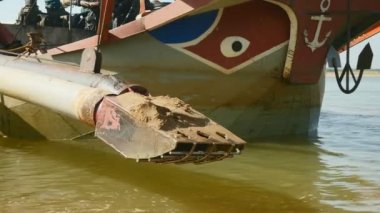 Yakın çekim işlemi tarama kum için kesici emiş motoru