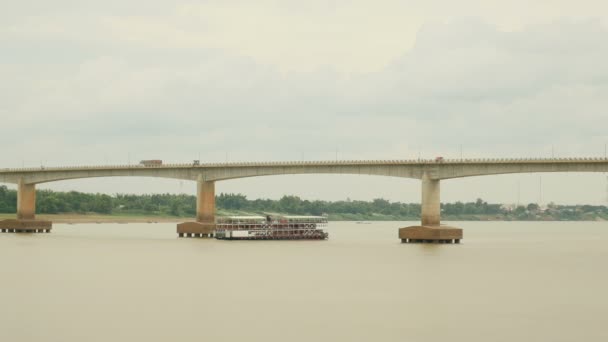 Cruise ship passing under bridge on river — Stock Video