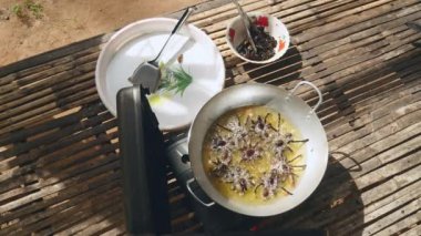 Wok pişirme derin kızartma tarantulalar 