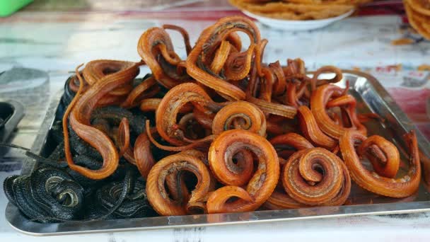 Various species of deep fried snakes for selling at local street market — Stock Video