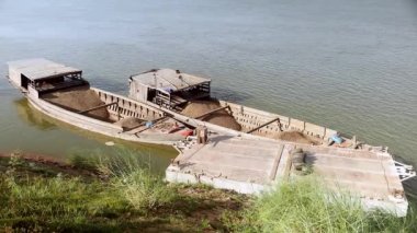 MAVNA temizletir nehir kum ve çakıl riverbank yan yana bağladım yüklü