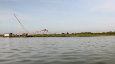 Tekne-evi (hareketli bir tekne vuruldu Nehri üzerinde Çince Balık ağı ile)