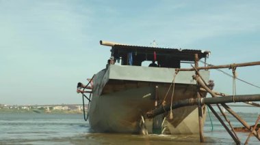 Kum uzak nehir tekne çizim tarama