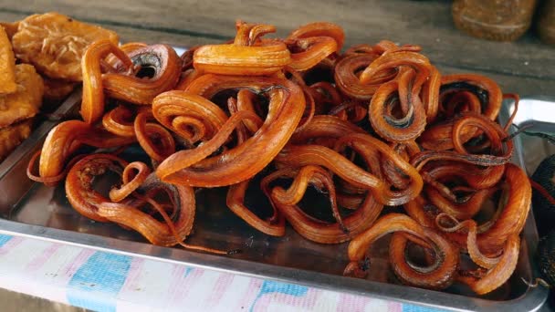 Various species of deep fried snakes for selling at local street market — Stock Video