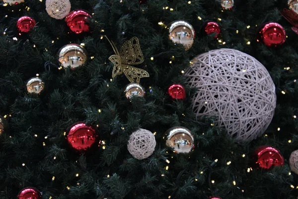 Decoraciones de Navidad y árbol —  Fotos de Stock