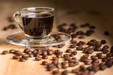 Espresso kahve Kupası kahve çekirdekleri ile